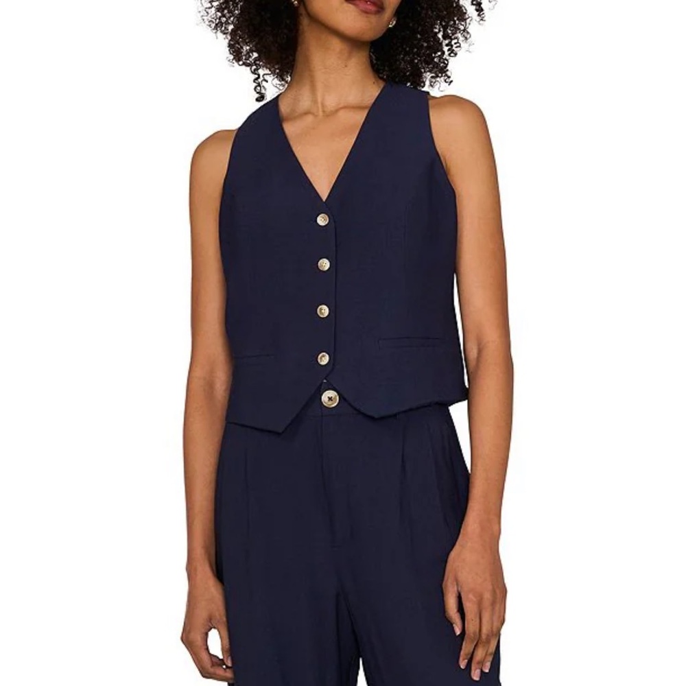 1. STATE
Rumple Button Front V-Neck Coordinating Sleeveless Vest🎁